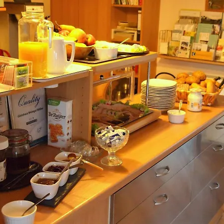 Gastehaus Weingut Rossler Hotel *