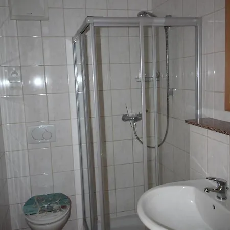 Gastehaus Weingut Rossler Hotel *